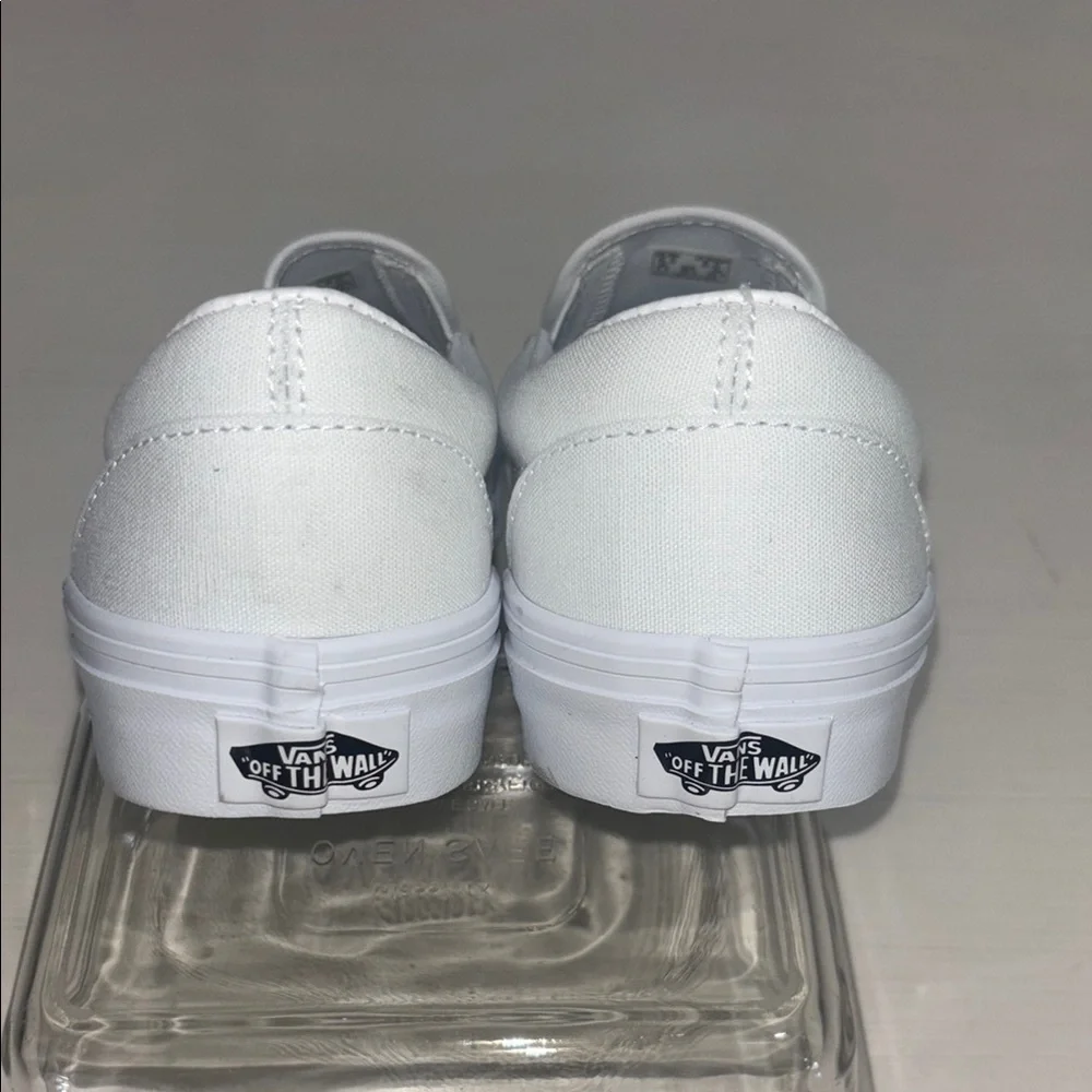 NWOT Vans White Classic Slip-On sneakers. Men's 6.5, Women's 8. Timeless style! - Picture 5 of 8